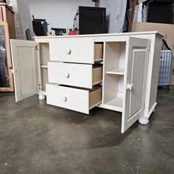 Dresser/Tv Stand 