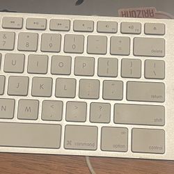 2007 A1243 Apple keyboard