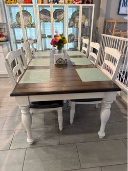 Kitchen dining table W / leaf