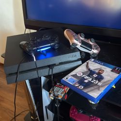 Used PS4 2 Controllers FIFA 23