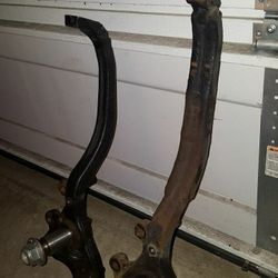 Extended spindle for 06 Dodge Magnum if you want to put 26"s or 28'' on $250 obo