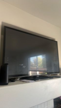 65 inch TV LG $100