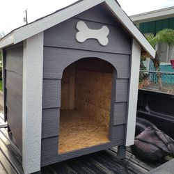 Big Dog House 4ft High 35 Inches Wide 43 Inches Long $200