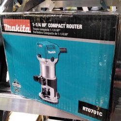 Makita 1-1/4 HP Compact Router 