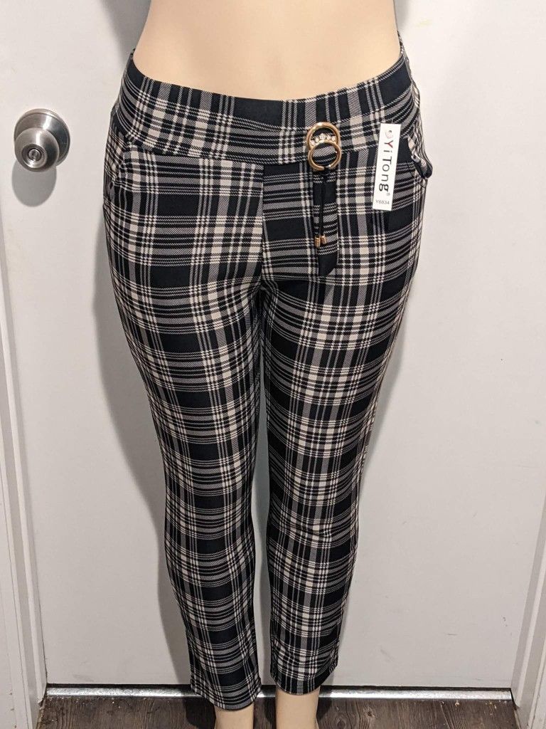 New Women's Leggings Available In Size S/M And L/XL They Are Really Warm 