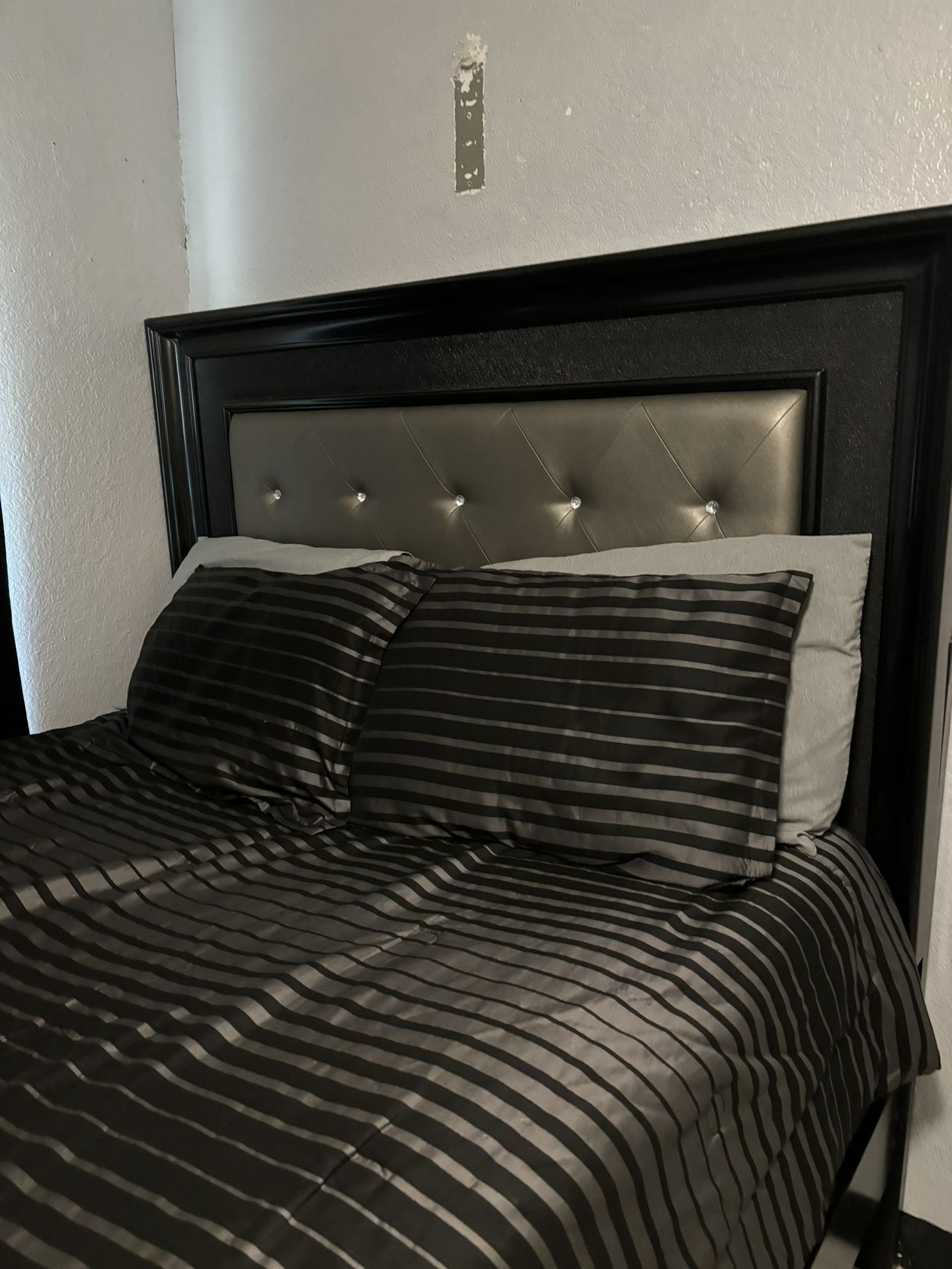 Queen Bed Frame 