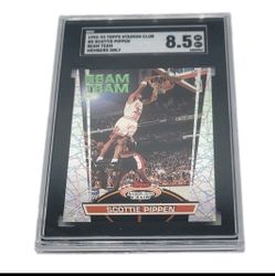 1992-93 Topps Stadium Club Scottie Pippen #5 Beam Team Members Only SGC 8.5 NM+