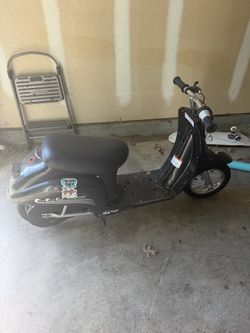Moped scooter