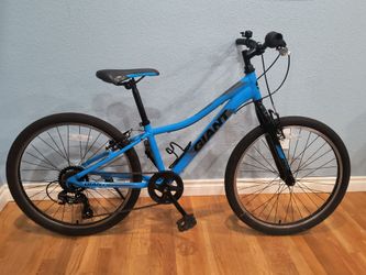 24" GIANT XTC Jr. 7 speed Youth Mountain Bike with Aluminum frame