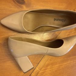 Women’s Nude Heels Size 8M