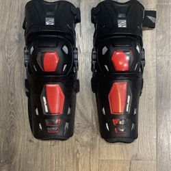 EVS STRATA KNEE GUARD PAIR ADULT L/XL