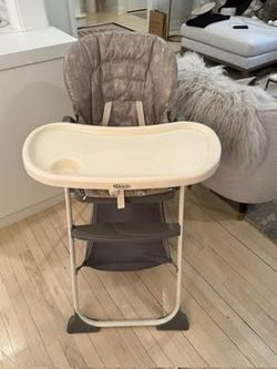 Graco Slim Snacker High Chair, Ultra Compact