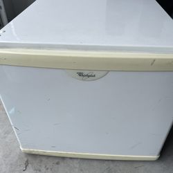 Whirlpool Mini Fridge 