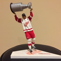Steve Yzerman NHL Stanley Cup Figure