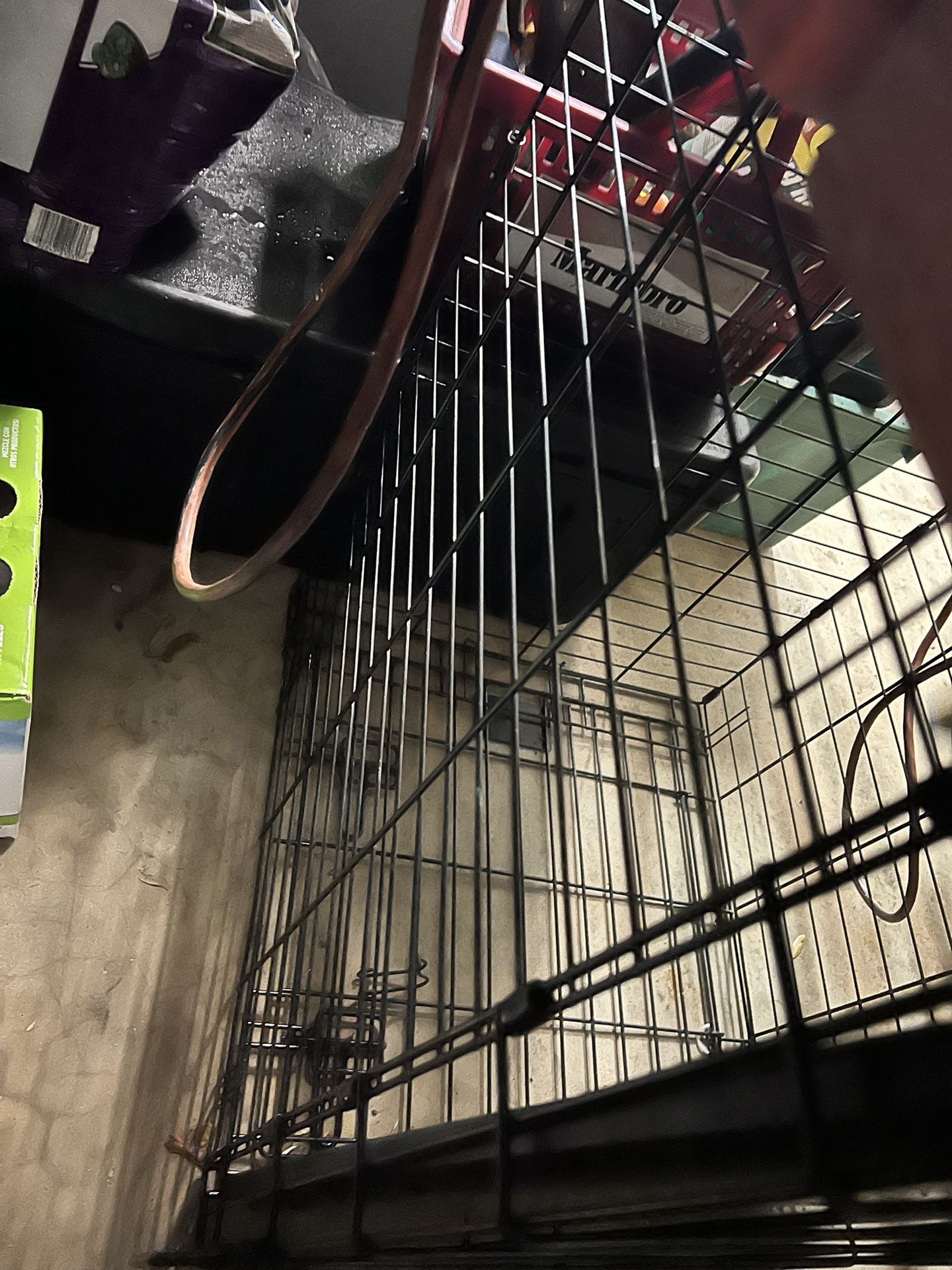 Med Size Dog Crate With Tray Great Condition