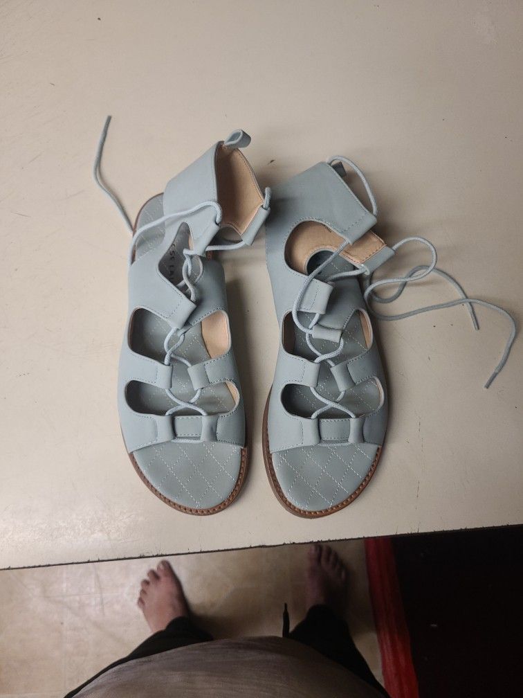 Sandalias ,size 9  $10.00