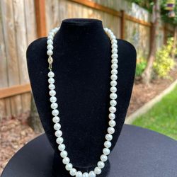 Freshwater Cultured Pearl Necklace with 14K Gold Clasp – Elegant, Classic Style