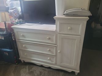 Vintage Basset Baby dresser