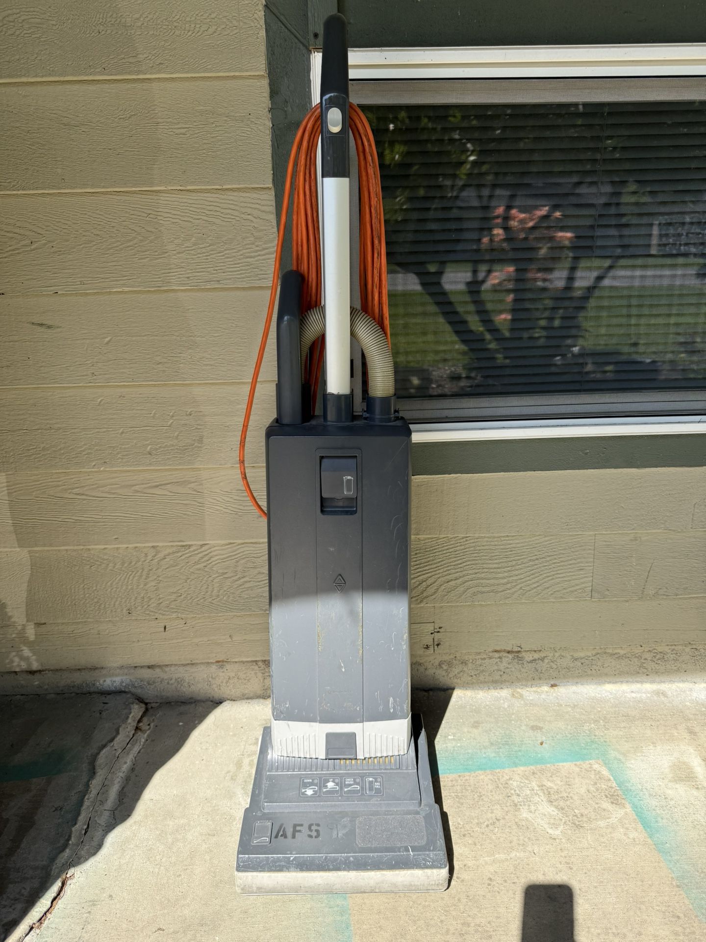 AF 5 Commercial Vacuum Cleaner with 10 Extra Filter Bags (Used) - $200 (Negotiable) - Priced to Sell!