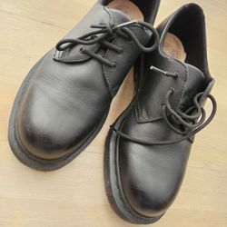 Barely Used Doc Martin Oxfords With Non-slip Soles