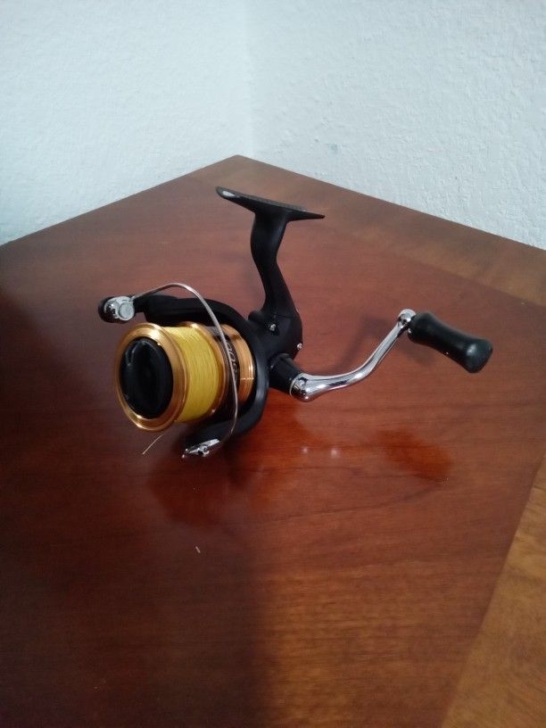 Reel Shimano 2 500 Fx Nuevo Y Línea De Hilo 15 Lbs Jbl Y Otra Línea De 150 Yds También De 150 Yds Azul