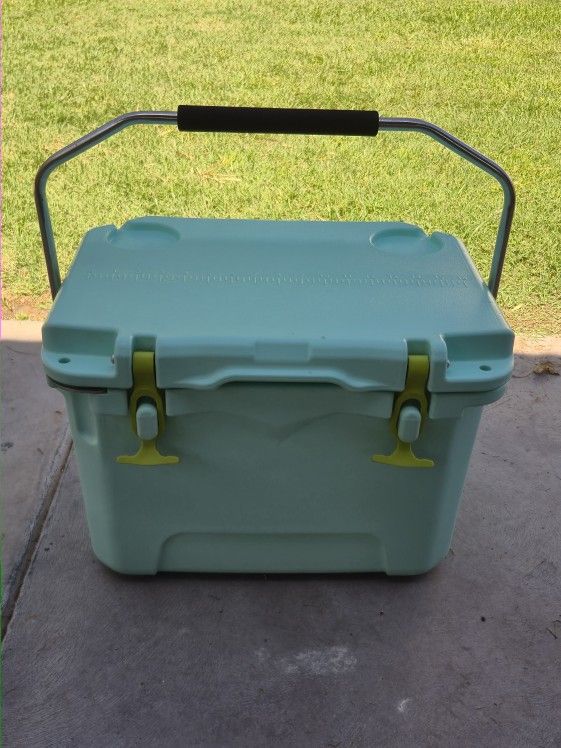 REYLEO 21/52 Quart Portable Rotomolded Coole