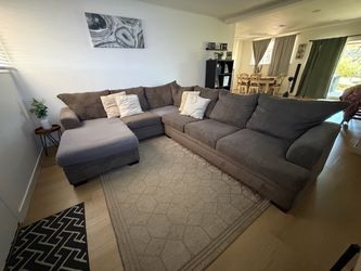 6 Seat Gray Sectional