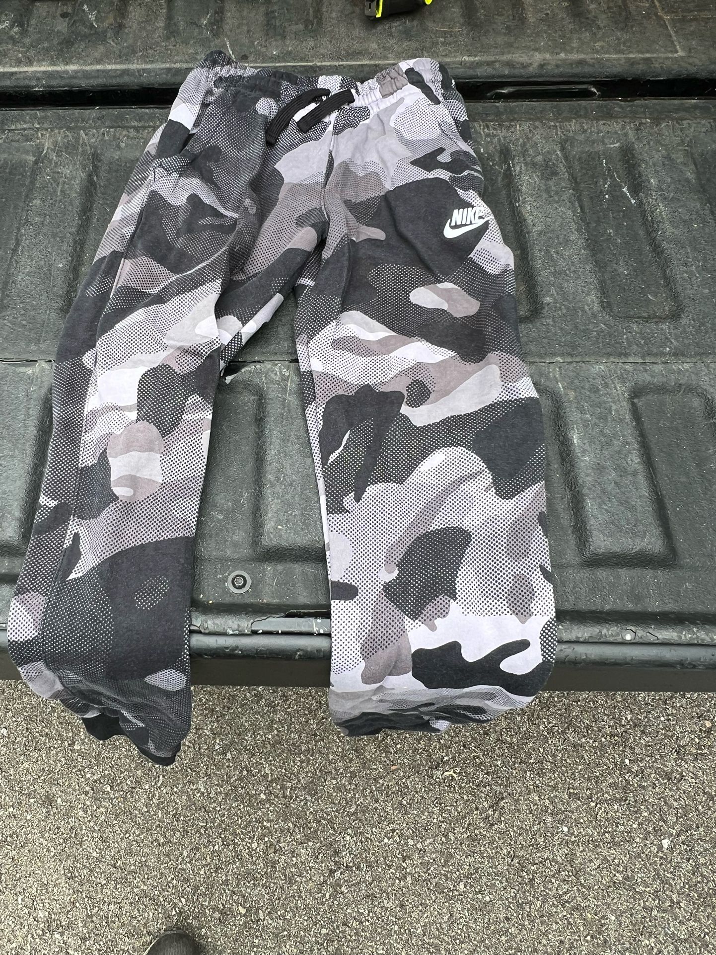 Nike Boys Camo Print Fleece Jogger Pants Black & Gray Size Large