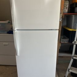 Top Freezer Whirlpool Fridge