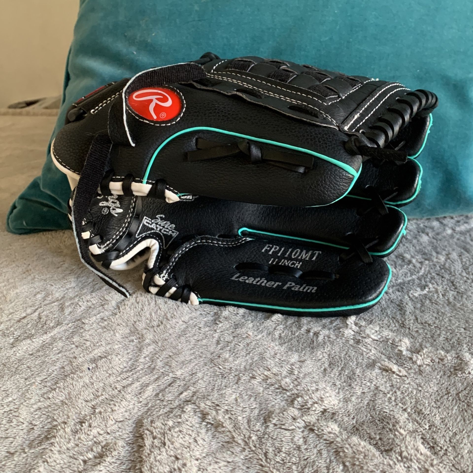 Rawlings Softball Glove 11 Inch.