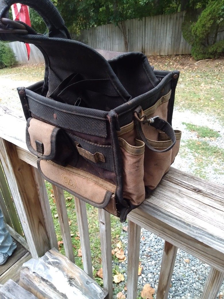 TOOL BAG PERFECT. SIZE. NOT TOO BIG AN HEAVY.