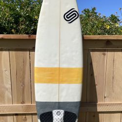 Sauritch Surfboard - Thruster with Swallow