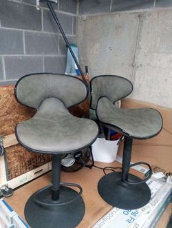 Retro dark gray chair