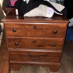 $200 For A Bedroom Set. Moving And Need Gone