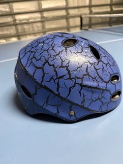 The Blue Crackle Finish Vented Skate Helmet is a stylish and functional protective gear designed for skateboarding and other outdoor sports. Featuring