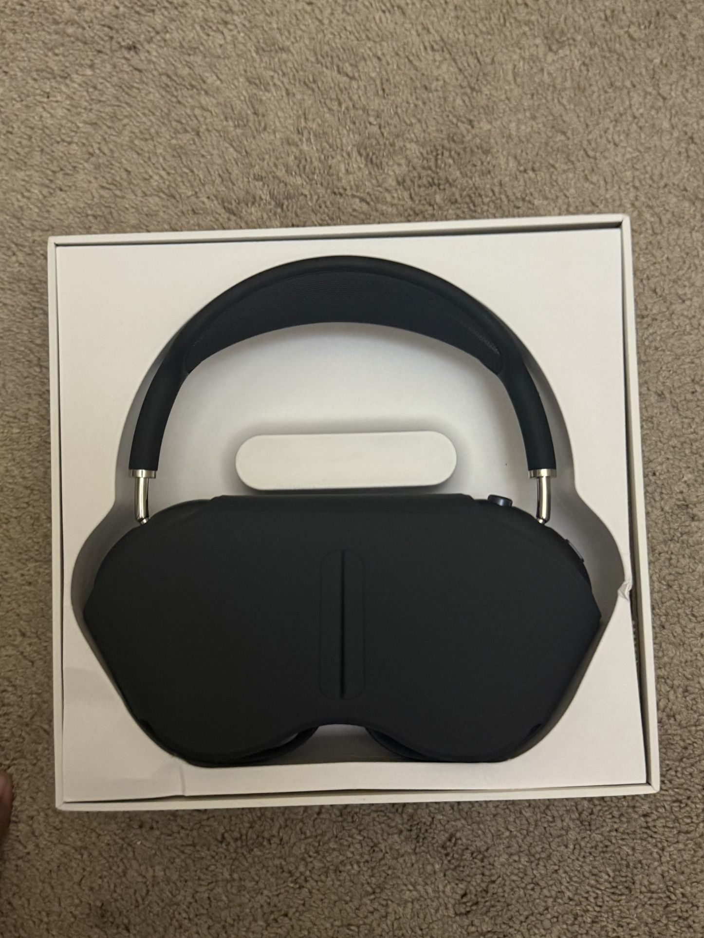 AirPods Max. for Sale in Maricopa, AZ - OfferUp