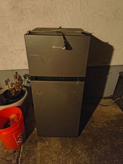 Hisense Top-Freezer Refrigerator