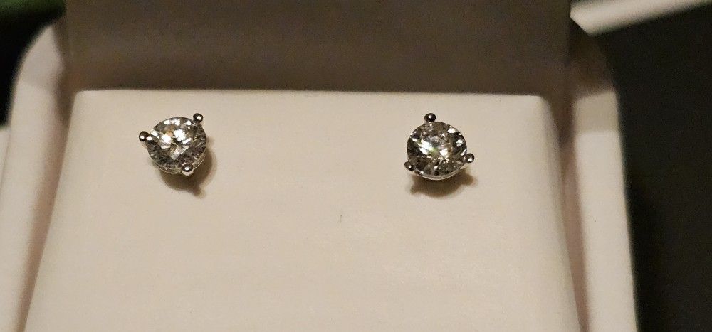 Lab Grown Diamond Stud Earrings 