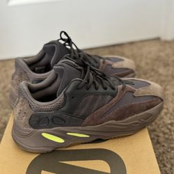 Adidas Yeezy Boost 700 “Mauve” Size 13
