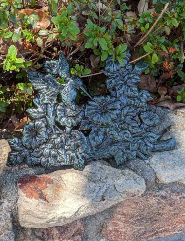 Hummingbird hose hanger cast iron Never used