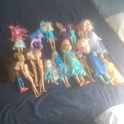 Mixed Barbie Dolls /Toys 