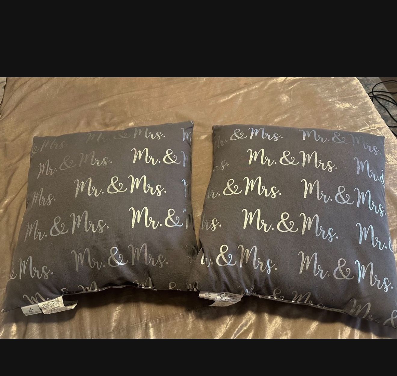 Mr & Mrs Pillows