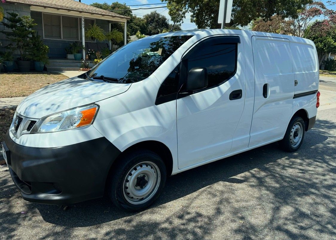 2019 Nissan NV200 SV w/Rear Camera, 1 Owner, 48,270 Miles, Clean Title