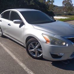 2014 Nissan Altima ( $4200 Firm )