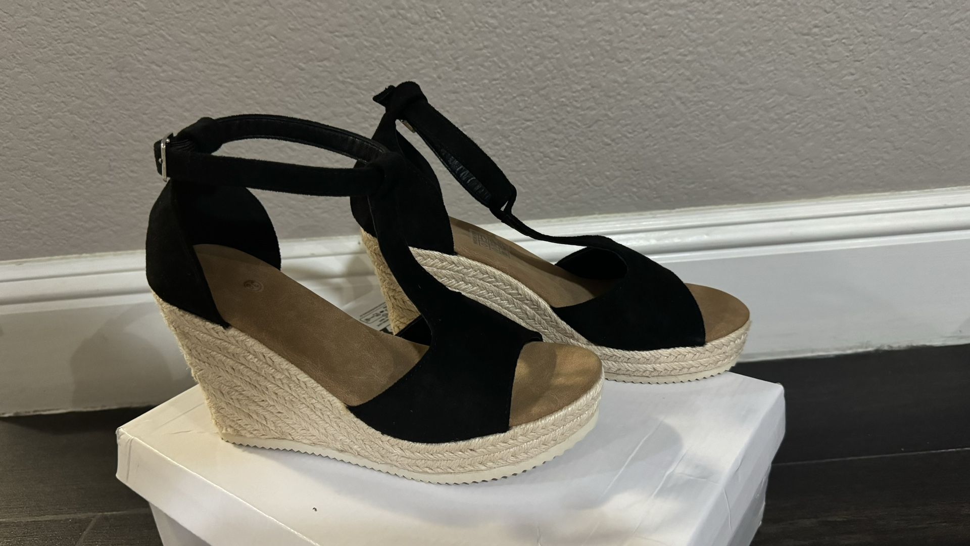 Brandnew Size 6 Retail Value $79.99 + Tax 