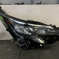 2021-2022-2023-2024-2025 TOYOTA SIENNA RIGHT HEADLIGHT OEM USED