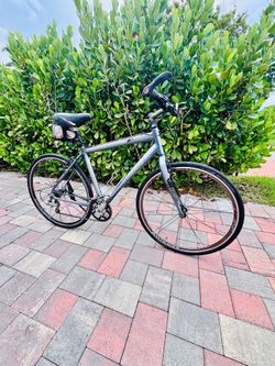 Trek FX 7.5 Hybrid Bike 51cm 700c – Shimano Deore – Carbon Fork – Ready to Ride
