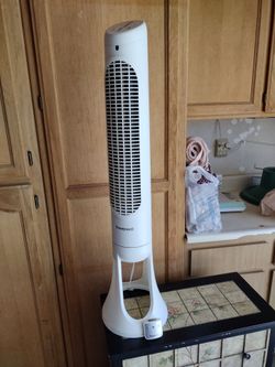 40-in tall Honeywell oscillating fan