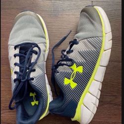 Kids Athletic Shoes, Size 3-4 Great condition
