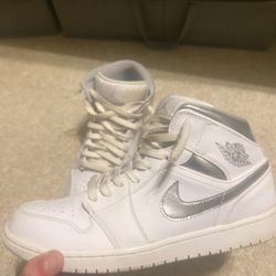 Jordan 1 Mid Pure Money